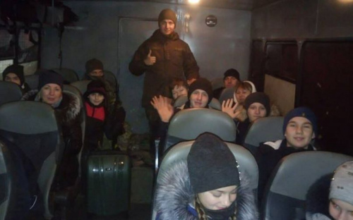 Детей из прифронтового села под Мариуполем вытащили из снежной ловушки (ФОТО)