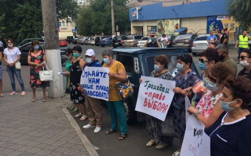 Жители Донбасса без права голоса: в Мариуполе прошел мирный митинг