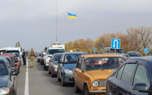 КПВВ «Новотроицкое» в Донецкой области из-за большой очереди изменил график работы