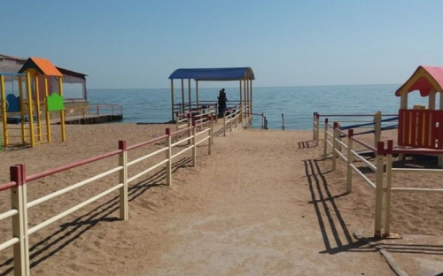 В Мариуполе готовят к открытию пляж для людей с инвалидностью (ФОТО)