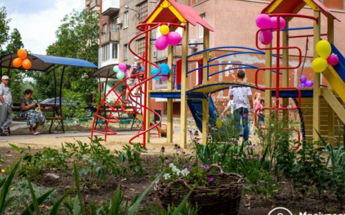 В Мариуполе свыше тысячи домов ОСМД и дворов капитально отремонтируют и сделают уютными