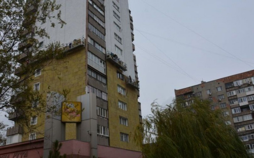 В четырех многоэтажных домах Мариуполя утеплили фасады по пилотной программе (ФОТО)