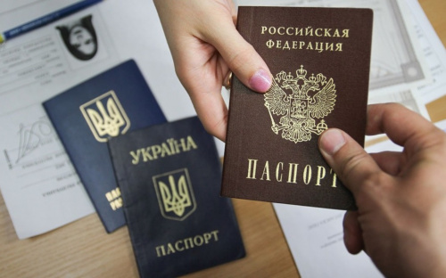 Дозвіл на життя під прицілом: окупанти на Донбасі почали видавати людям спецпосвідки