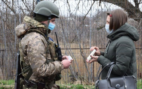 Боевики блокируют пять из семи КПВВ на Донбассе