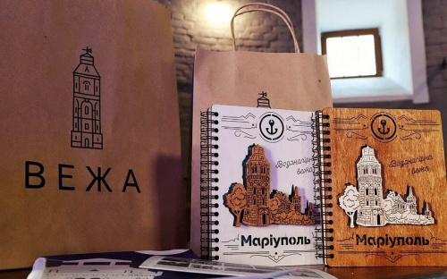 Залишити згадку про рідне місто: як сувенірна крамниця із Маріуполя продовжує працювати під час війни