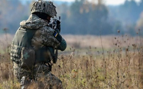 На Донбассе украинский военный получил ранение