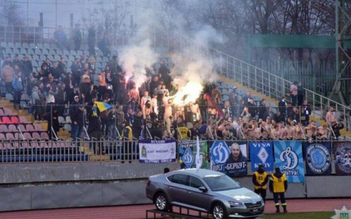 В Мариуполе во время матча «Мариуполь» - «Динамо» пострадали 9 правоохранителей (ФОТО)