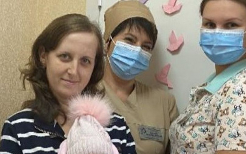 Родилась весом менее кило: из мариупольского медучрежения выписали «Дюймовочку»