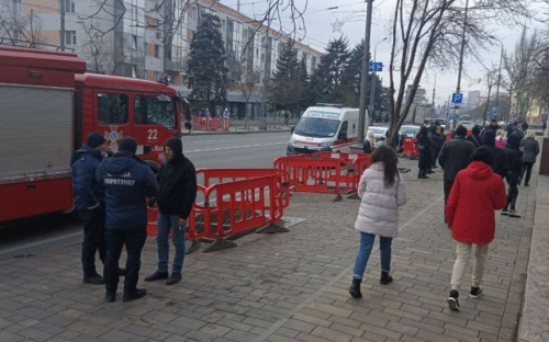 Угроза безопасности: из мариупольского ЦУМа срочно эвакуировали людей (ДОПОЛНЕНО)