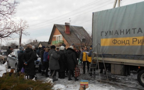 Волонтеры доставят в Мариуполь продуктовые наборы (ФОТО)