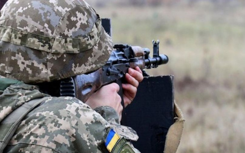 Украинские позиции на Донбассе обстреливали из гранатометов и минометов