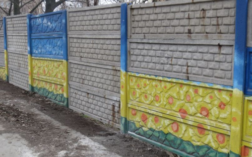 В Мариуполе залатали разрушенный вандалами мурал