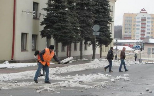 Мариупольцев будут штрафовать за сугробы в неположенном месте