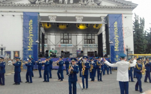 В Мариуполе 160 оркестрантов открыли торжества в честь освобождения города (ФОТО + ВИДЕО)