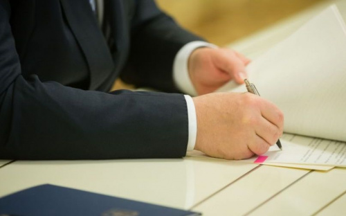 Переселенцы Мариуполя, оставшиеся без жилья, получат социальные квартиры – Порошенко подписал закон