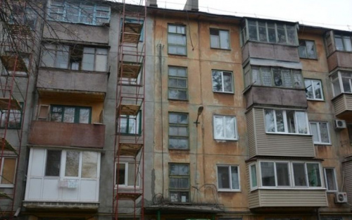 Поощрение самостоятельности: Мариуполь помогает ремонтировать дома в ОСМД (ФОТО)