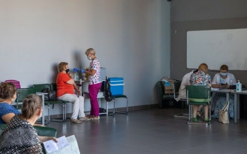 В мариупольских Центрах массовой вакцинации продлили графики работы
