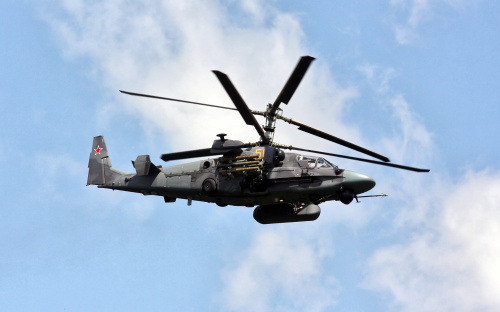 Російський вертоліт Ка-52 почав вести вогонь по своїм та знищив бронетехніку під Авдіївкою