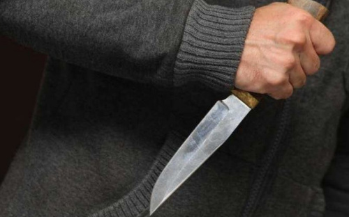 В Мариуполе двое мужчин получили ножевые ранения