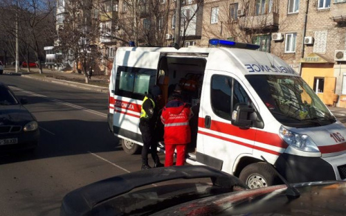 В Мариуполе автомобиль сбил ребенка. Пострадавший госпитализирован в нейрохирургию (ФОТО)