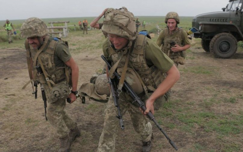 В районе ООС погиб украинский военный, еще шесть – ранены. Под Мариуполем открывали огонь