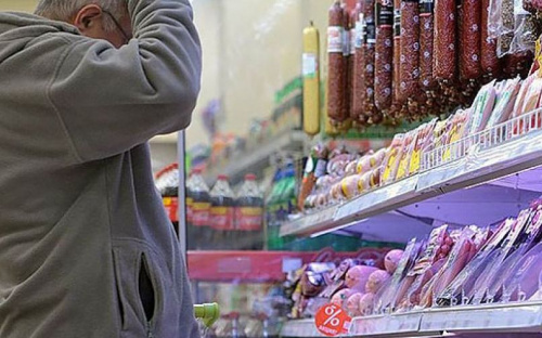 Несмотря на одни из самых высоких зарплат, мариупольцы отказывают себе в дорогих покупках и экономят на еде