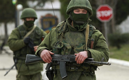 Ще один поліцейський з Маріуполя «переодягнувся» у ворожу форму