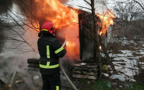 Во время тушения пожара в Мариуполе обнаружили тело мужчины