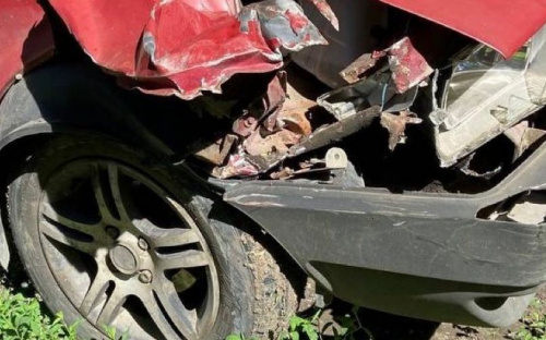 В Мариуполе водитель ВАЗа сбил пожилую пару и разбил два автомобиля (ВИДЕО)