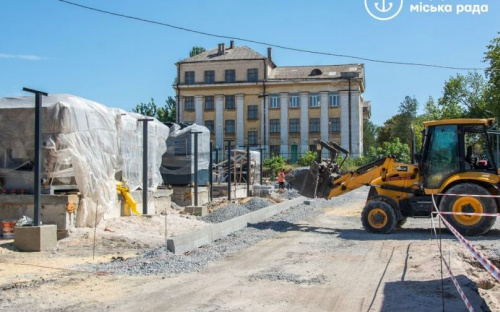 Стало известно, когда в Мариуполе откроют ледовый комплекс (ВИДЕО)