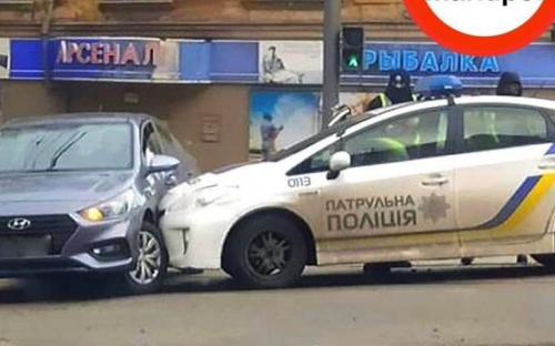 В Мариуполе автомобиль патрульной полиции попал в ДТП (ДОПОЛНЕНО)