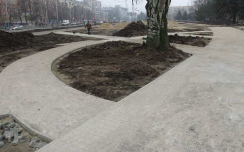 Вырисовались окончательные очертания новых аллей в центре Мариуполя (ФОТОФАКТ)