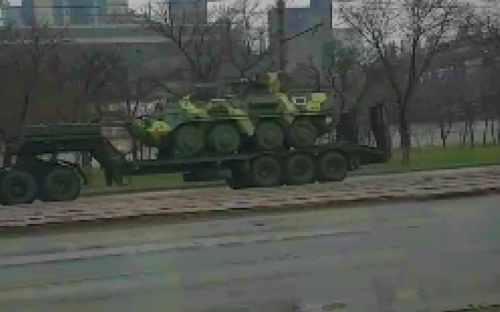 По Мариуполю провезли военную технику – горожане обеспокоены