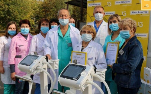 Медики Краматорска получили три аппарата ИВЛ экспертного класса от Фонда Рината Ахметова и SCM