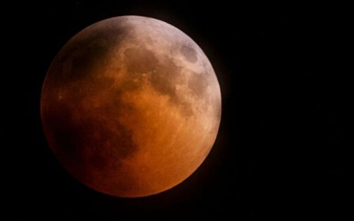 Началось самое длительное лунное затмение за пять столетий (ОНЛАЙН)