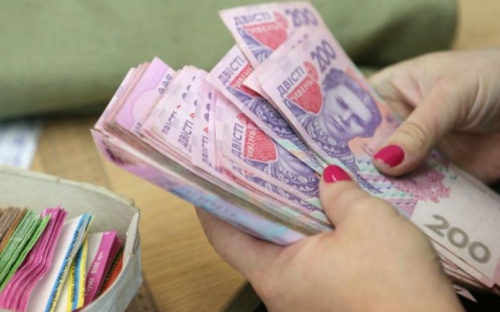 Мариуполь лидирует по размеру зарплаты в Донецкой области