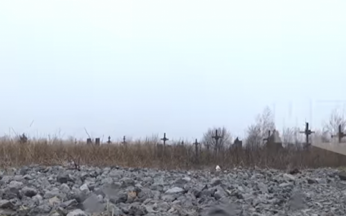 На захваченной кладбищенской земле под Мариуполем выращивают сельхозкультуры