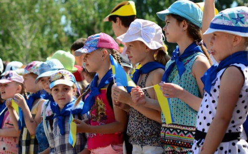 Концерт, дискотека и народное творчество: Мариуполь отпразднует День Конституции