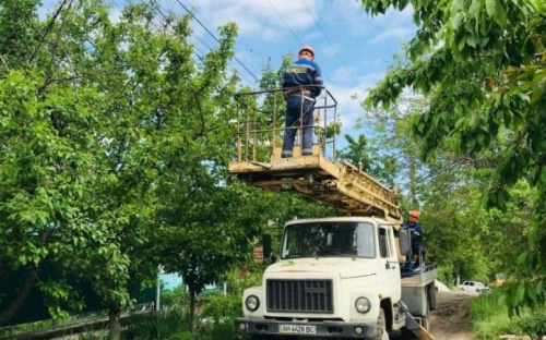 Мариупольский переулок озарили новые светильники