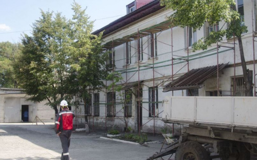 В Мариуполе ремонтируют «место встречи» ветеранов-металлургов