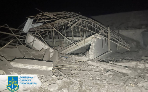 Ракетами С-300 росіяни зруйнували підприємство на Донеччині: поранені троє людей