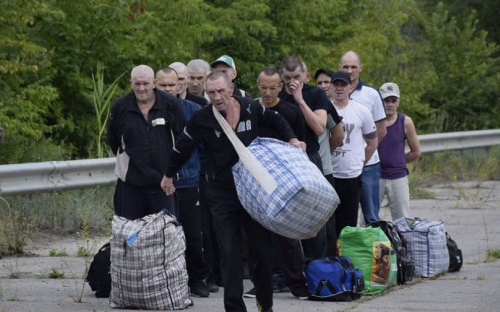 Украина забрала 64 заключенных из оккупированной части Донбасса (ФОТО)