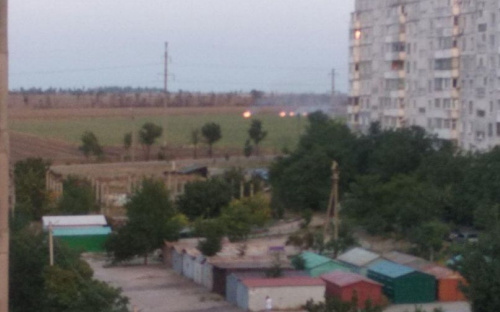 В Мариуполе масштабный пожар: горит сухостой