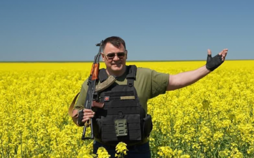 «Я не смог вывезти дочь, они убили ее»: пастор, чей дом россияне назвали «нацистской базой», спасал мариупольцев