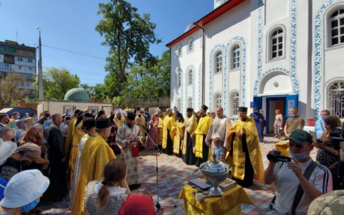 Предстоятель Православной церкви Украины провел богослужение в Мариуполе