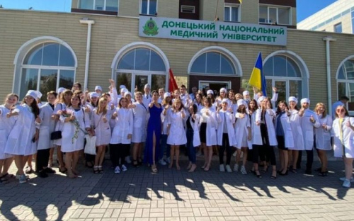 Шестьдесят первокурсников-медиков приняли присягу в Мариуполе
