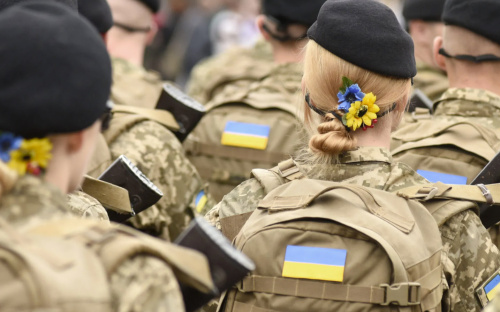 З 1 жовтня жінки мають стати на військовий облік - чи зможуть вони виїжджати за кордон