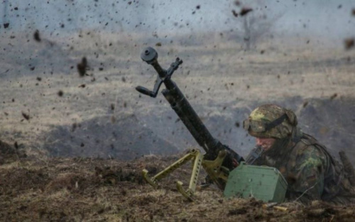 Вблизи Мариуполя боевики открывали огонь из тяжелых орудий. В ООС ранен боец