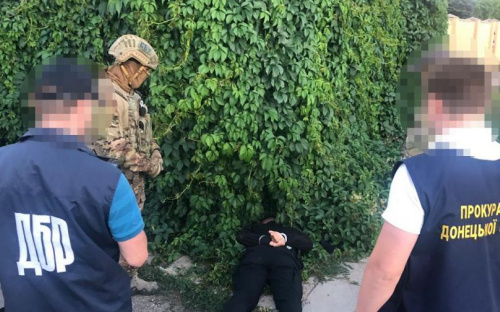 В Мариуполе четырех полицейских подозревают в торговле изъятыми наркотиками