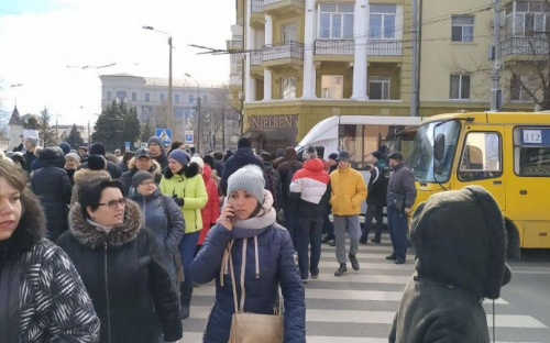 На организаторов митинга против подорожания проезда в Мариуполе составили протоколы